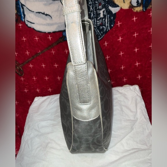 Salvatore Ferragamo Gancini Shoulder or hobo Bag. - Picture 11 of 15